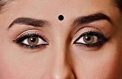 Kareena Kapoor eye color