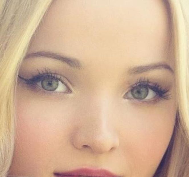 Dove Cameron eye color