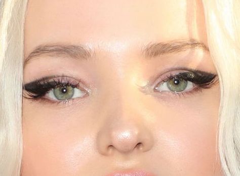 Dove Cameron eye color