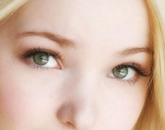 Dove Cameron eye color