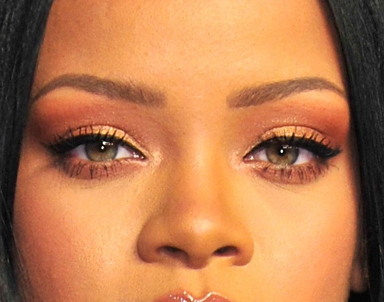 Rihanna eye color