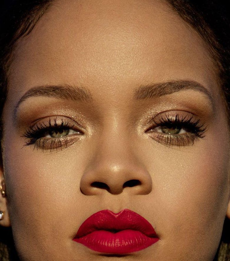 Rihanna eye color