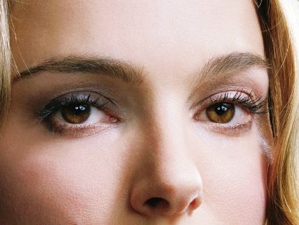 Natalie Portman eye color