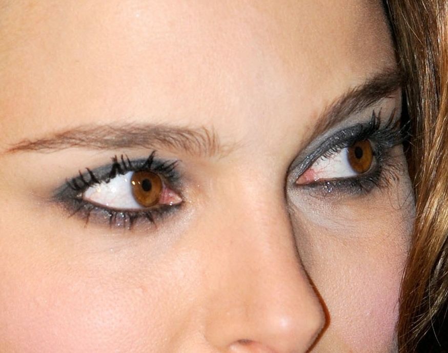 Natalie Portman eye color