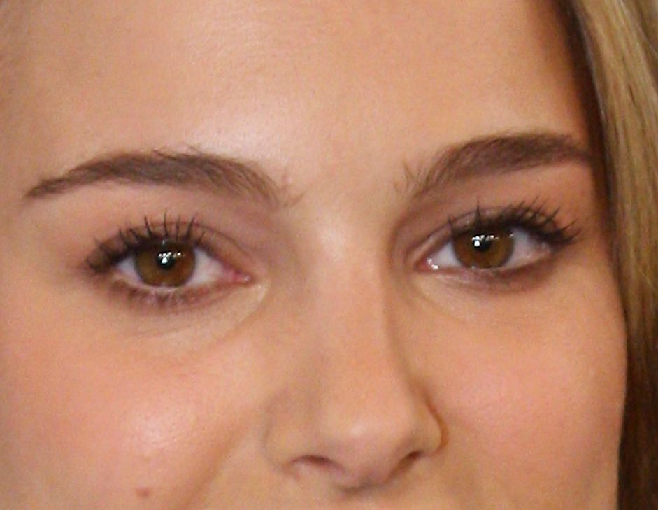 Natalie Portman eye color