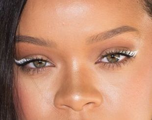 Rihanna eye color