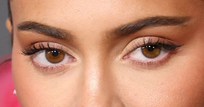 Kylie Jenner eye color