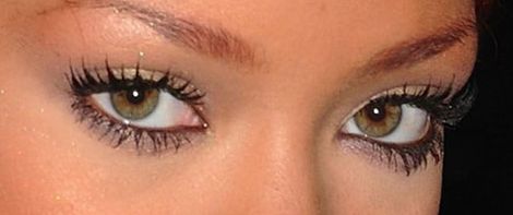 Rihanna eye color