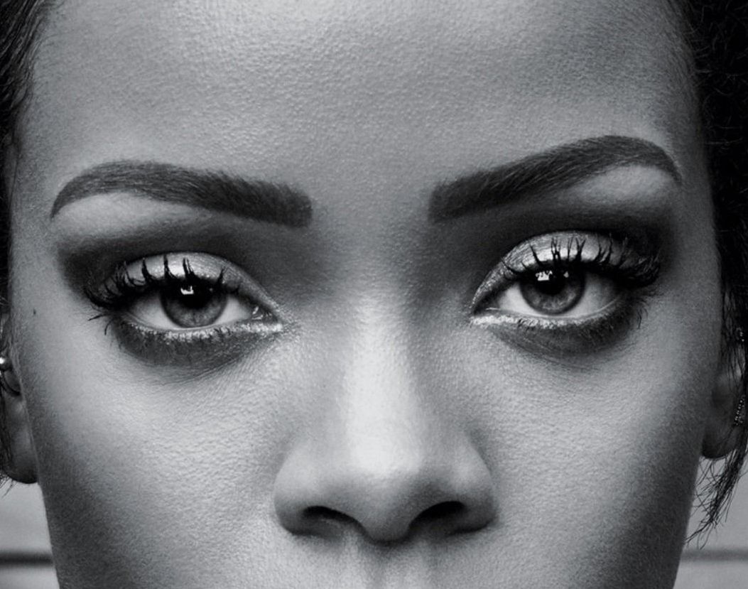 Rihanna eye color