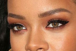 Rihanna eye color