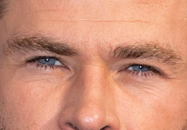 Chris Hemsworth eye color