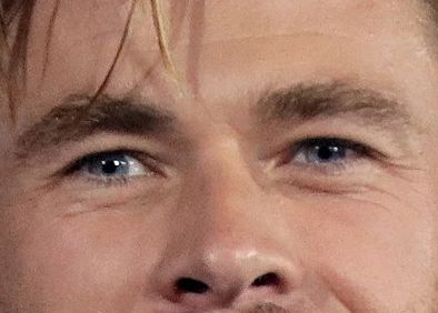 Chris Hemsworth eye color