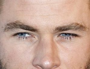 Chris Hemsworth eye color