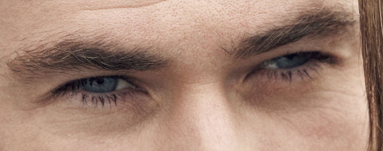 Chris Hemsworth eye color