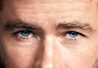 Chris Hemsworth eye color