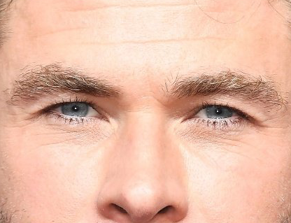 Chris Hemsworth eye color