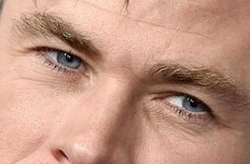 Chris Hemsworth eye color