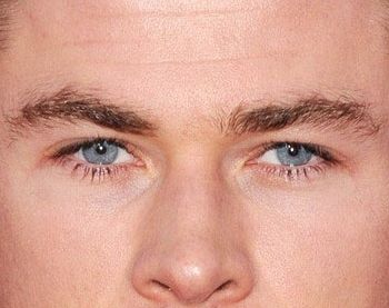 Chris Hemsworth eye color