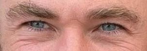 Chris Hemsworth eye color