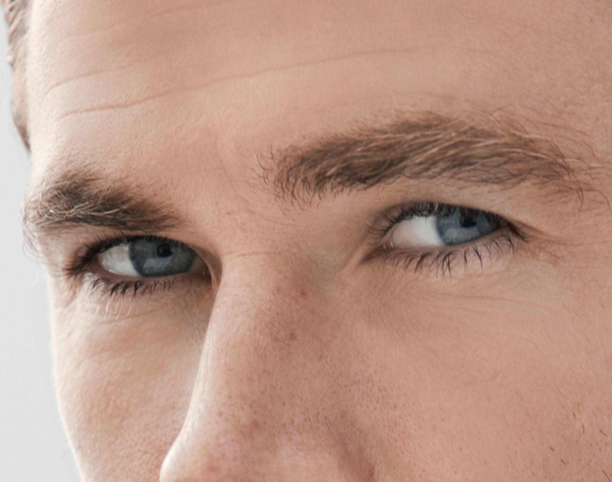 Chris Hemsworth eye color