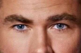 Chris Hemsworth eye color