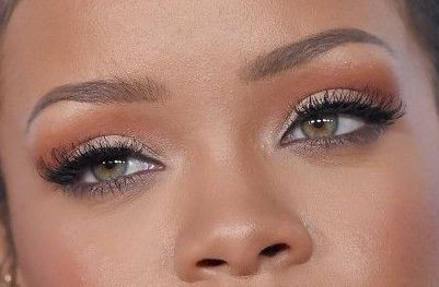 Rihanna eye color