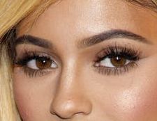 Kylie Jenner eye color