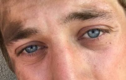 Jeremy Allen White eye color