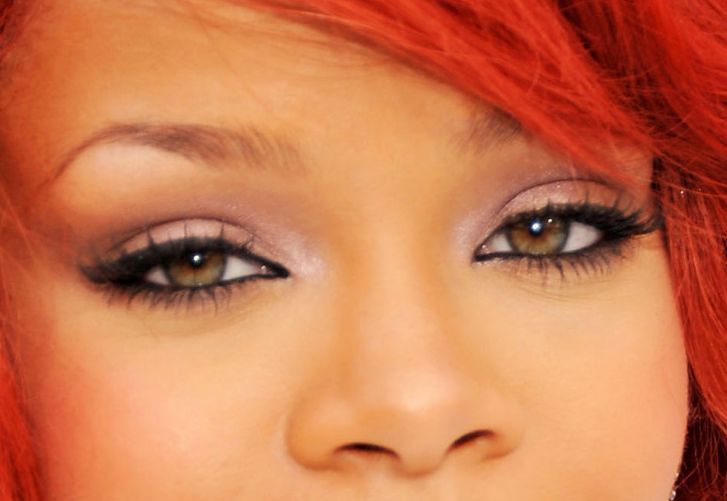 Rihanna eye color