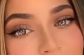 Kylie Jenner eye color