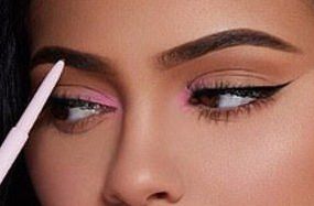 Kylie Jenner eye color