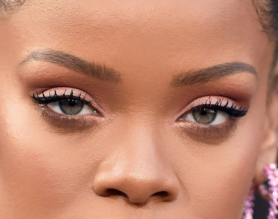 Rihanna eye color